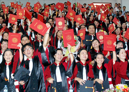 ລັດຖະບານ ຮຽກຮ້ອງການສ້າງແຜນການບຳລຸງສ້າງຄູອາຈານມີລະດັບປະລິຍາເອກ